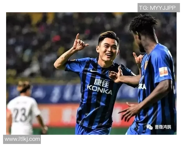 网红合影意外揭露足球明星私生活背后的秘密与故事