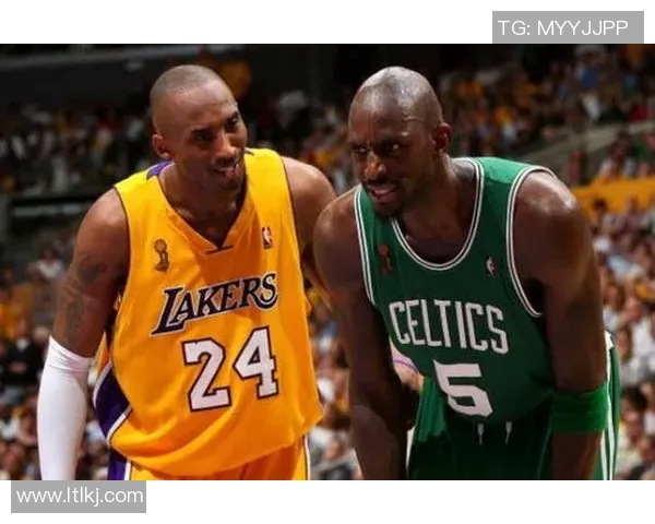 加内特与足球明星同框合影展现运动精神与友谊的完美结合