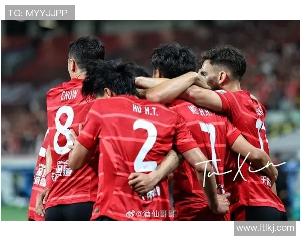 成都足球队团队协作能力显著提升创新高引发广泛关注与赞誉 成都足球队团队协作能力显著提升创新高引发广泛关注与赞誉